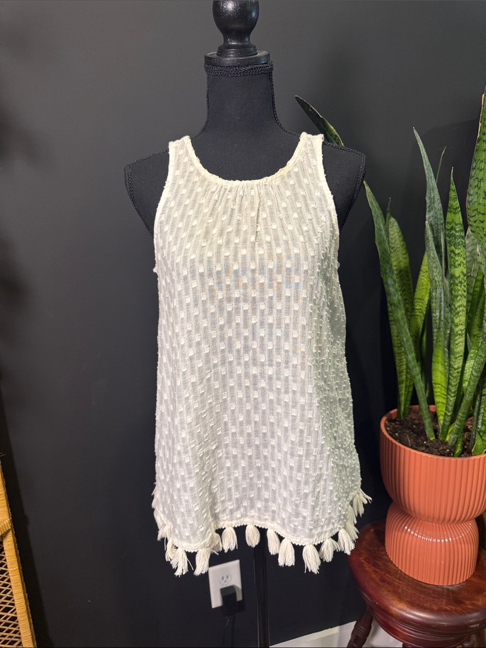 Old Navy White Textured Tassel Hem Tank Top